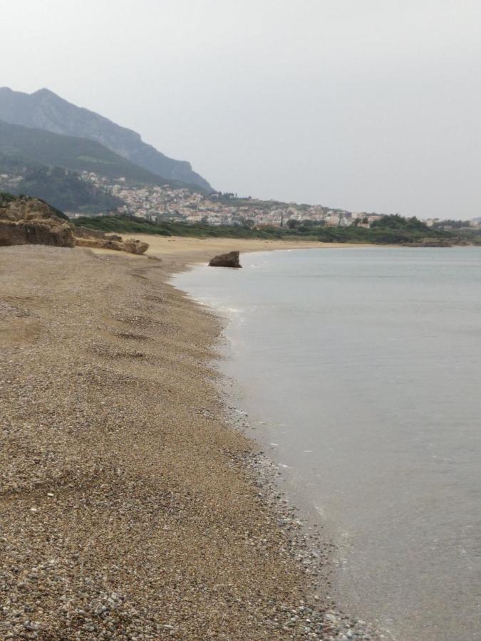 Tzanetos Seaside Villa Кипарисия Екстериор снимка