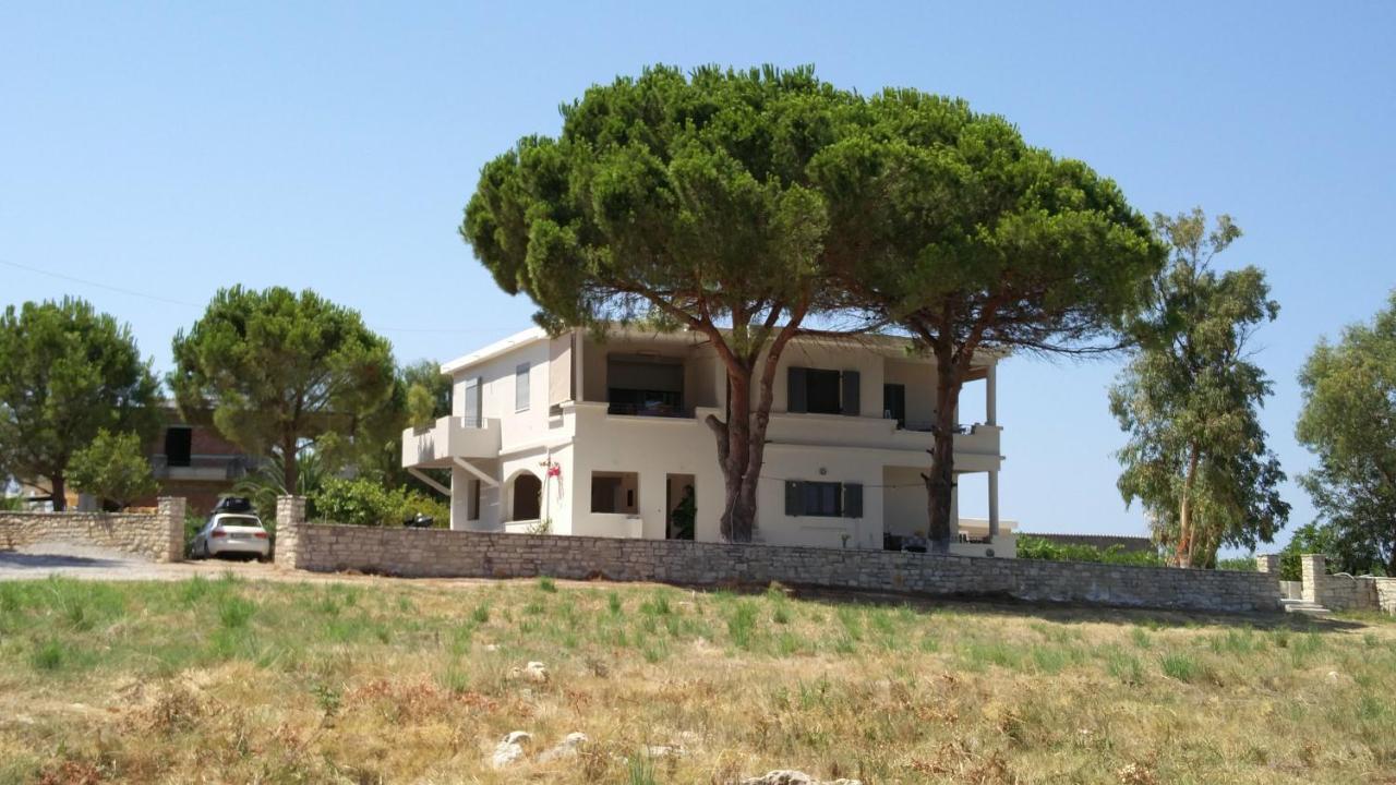 Tzanetos Seaside Villa Кипарисия Екстериор снимка