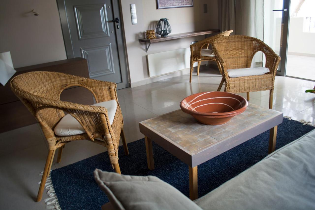 Tzanetos Seaside Villa Кипарисия Екстериор снимка