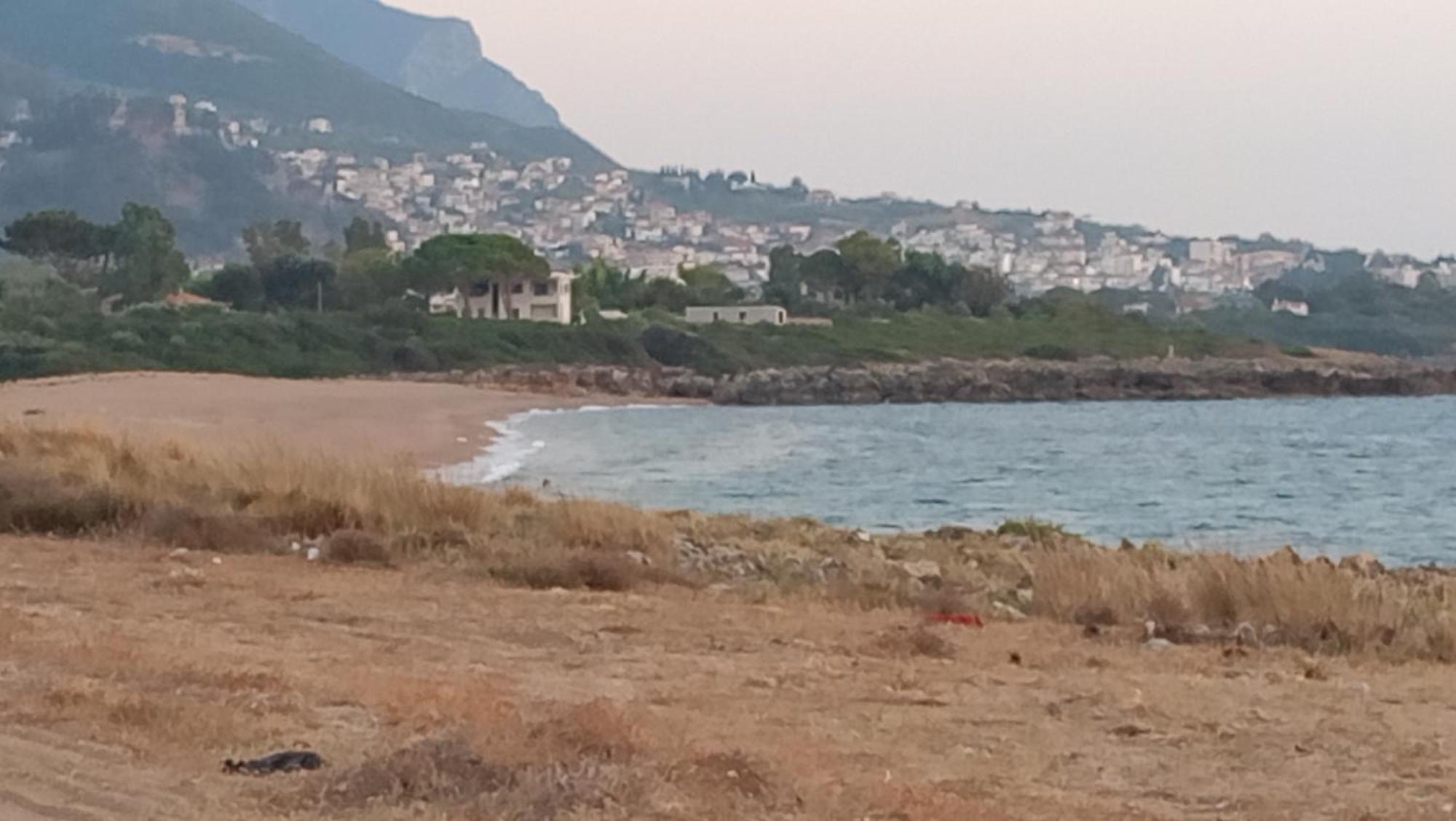Tzanetos Seaside Villa Кипарисия Екстериор снимка